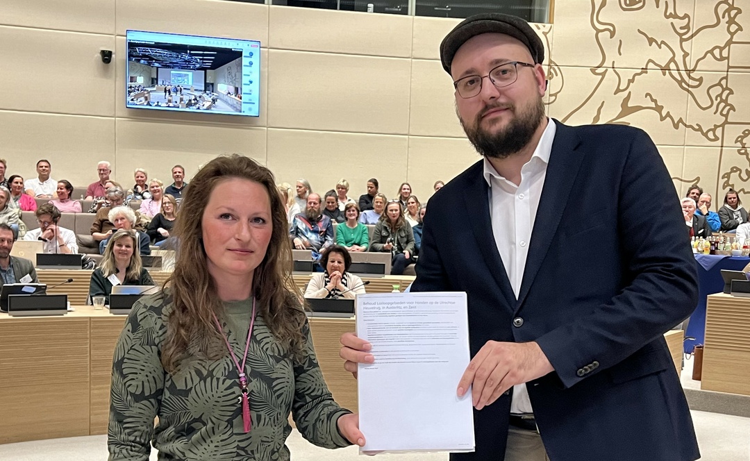 PmdS - overhandiging petitie aanlijnplicht